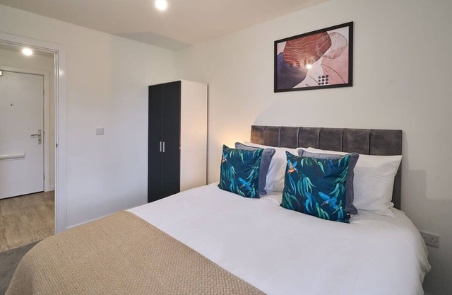 Host & Stay | 23 Waterside Place