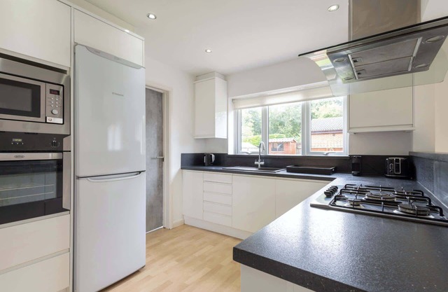 Host & Stay | Lingwood Park