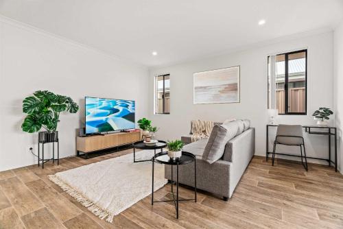 Hosted Modern Comfort in Piara Waters Perfect for Fam