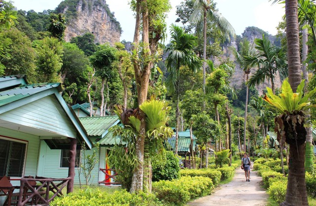 Chill Bar Bungalows 