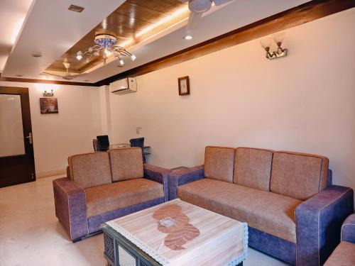 Hostmystay- 3bhk apartment!Greater kailash 1