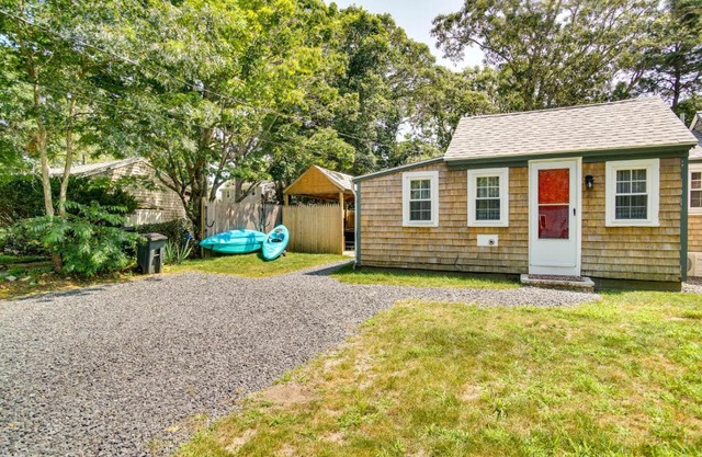 Hot Tub and Kayaks Dog-Friendly House in Yarmouth