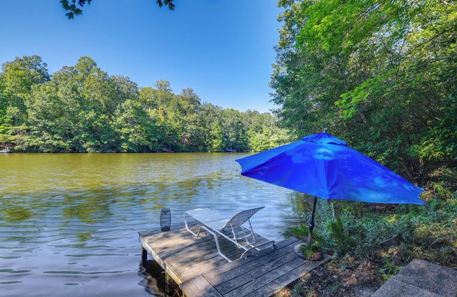Hot Tub + Beach Access: Lakefront Getaway in Lusby