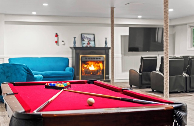 Hot Tub & Theater Haven-Lake and Ski Retreat