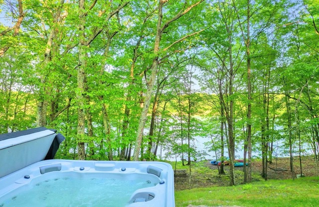 Hot Tub, Views, Indoor Pool, Game Room, Fire Pit Fully Loaded, Dock