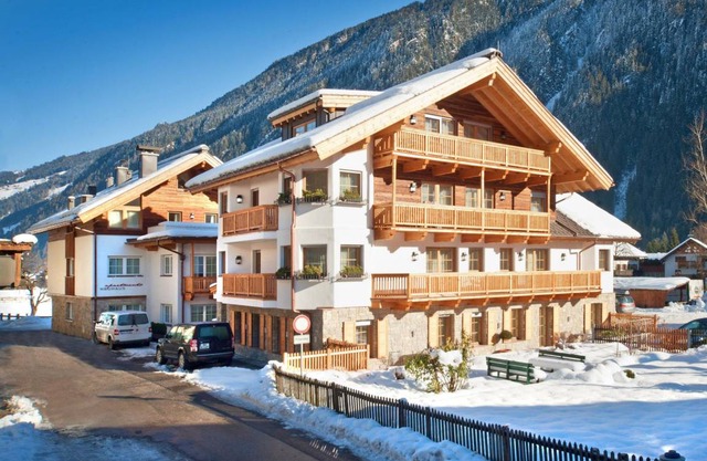 Hotel ∙ Hotel Apartments Neuhaus - INCL. LIFT PASS Apartment, sleeps 4 (approx. 55 m², max. 3 adults 1 child), HB PLUS