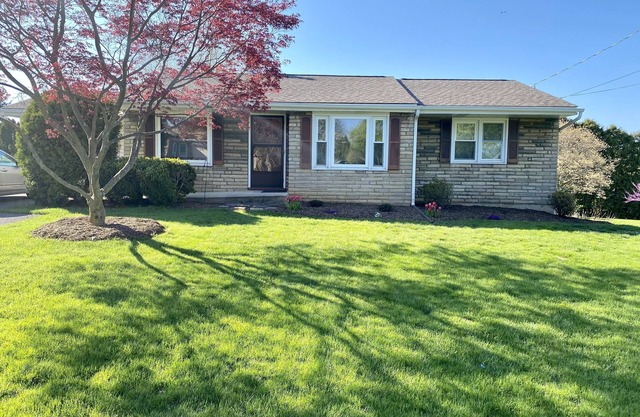 House - 30 minute walk to Penn State campus