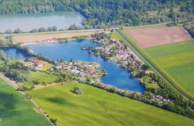 House at the lake with its own lake plot very quiet