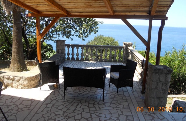 house for rent consisting of two separate apartments,capacity 7 persons