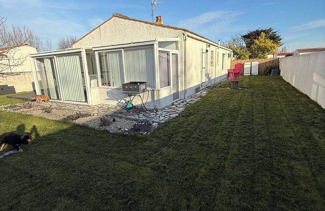 House in chateau d'oleron near beach and center