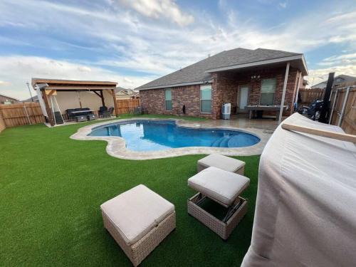 House in Midland TX with pool