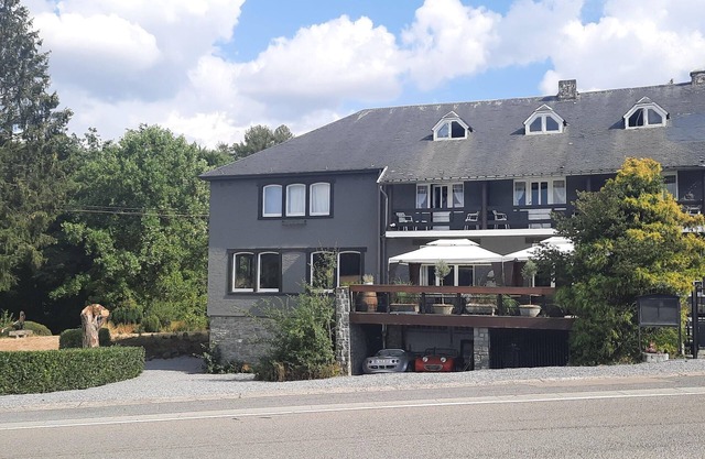House in Rochefort with large park where the Ave flows