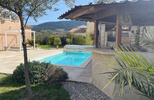 House in Sablet with swimming pool