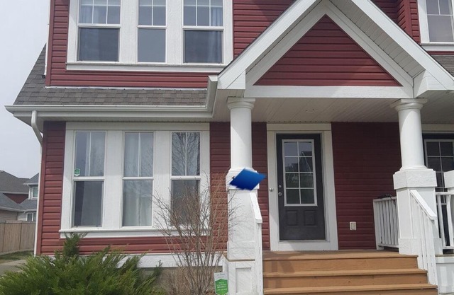 House in Summerside with a huge patio and an extra tall garage