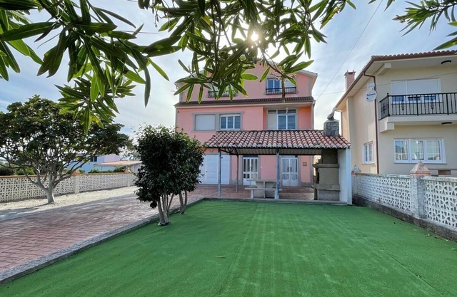 House in the middle of Carnota Beach, considered one of the best in Europe.