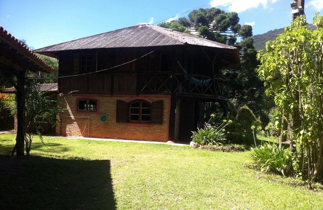 House on the mountain between Serra Fina and Picu das Agulhas Negras (PNI)