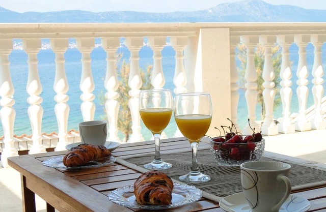 House Slatine - 4 Bedroom Villa Next to the Sea