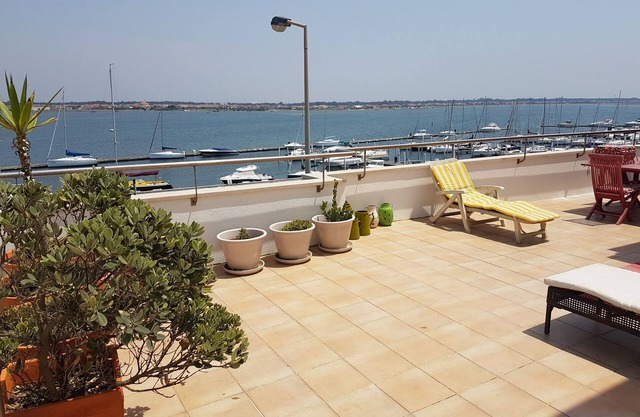 House with shared pool and garage 100 meters from the beach and overlooking the Ria