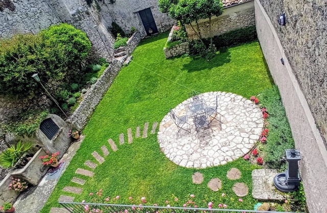 House with 2 gardens inside the medieval village near the Abruzzo Park