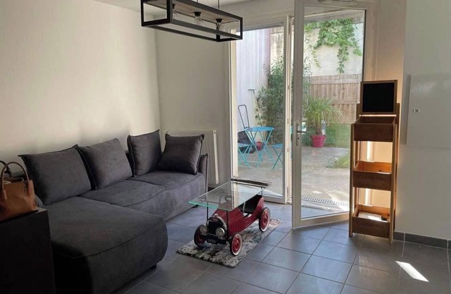 House with 40-50 m2 garden. 2 outdoor parking spaces.