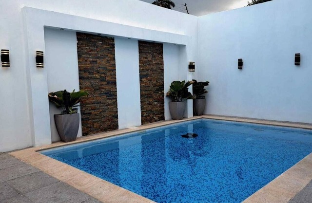 House with a Private Pool, close to the Hilton Princess Hotel and City Mall!