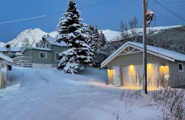 House with garage in central Lyngen