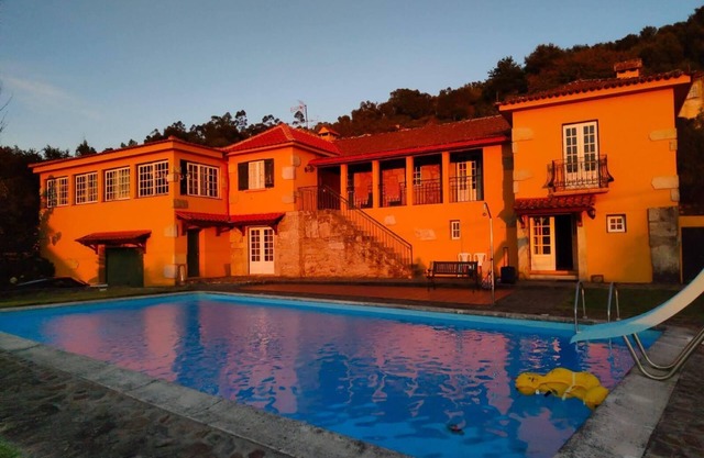 House with pool and barbecue