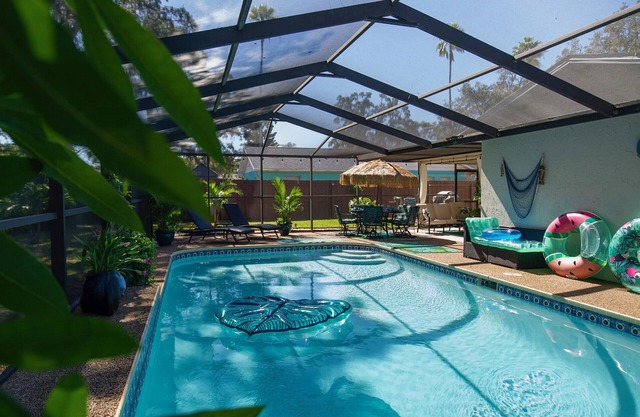 House with solar heated Pool , close to the beach, Pool pump heater.