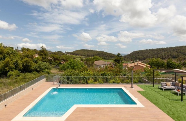 House with swimming pool in Penedes area