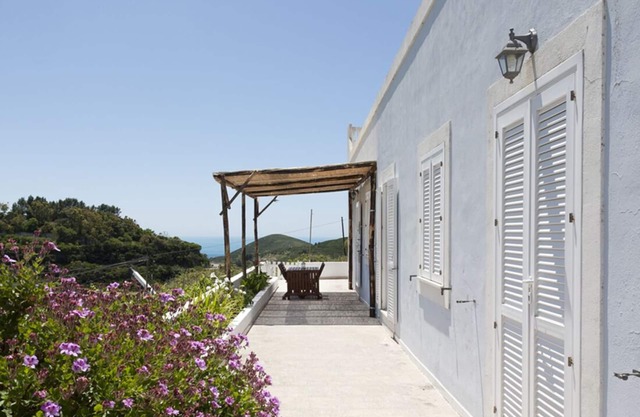House with terrace overlooking the sea and hills in the green area of Campo Inglese, Ponza