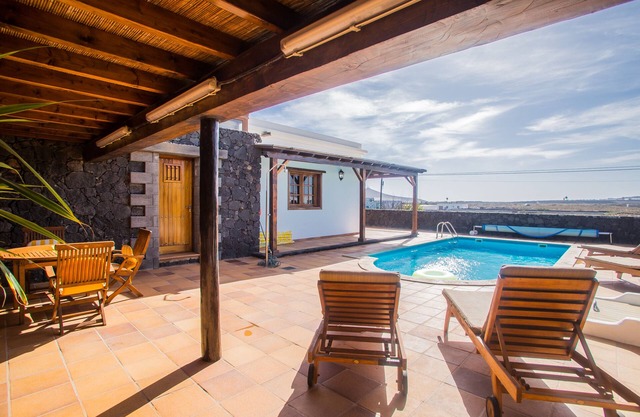 Houses and villas Juan and Juani Lanzarote Pool, Free Wifi and a lot of tranquility