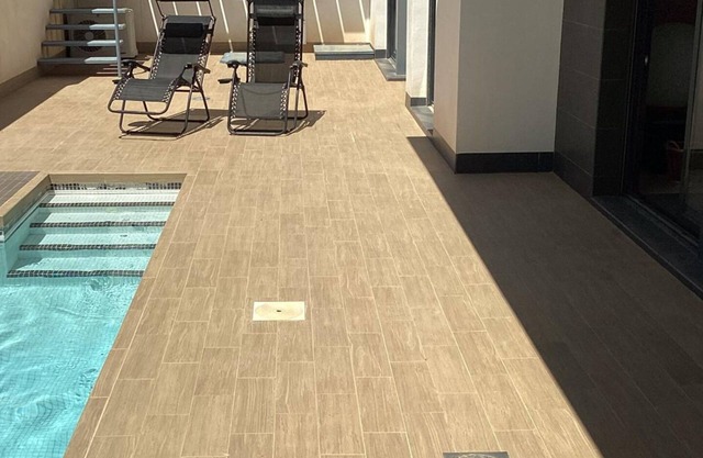 HouseSleeps6-Pool-Beach-Garden-Solarium-PetOK