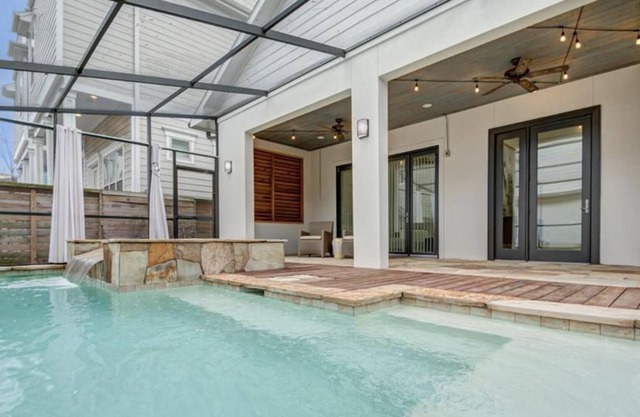 Houston Heights large luxury home with pool. 3,700 sf. 4 car parking