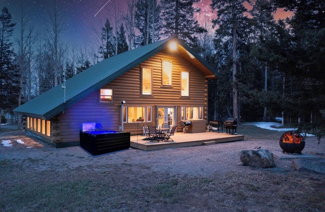 How's Your Aspen? Relax and Play in Arrowhead! Cozy Cabin Centrally Located