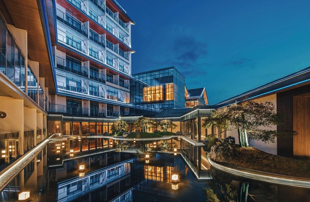 Hualuxe Chongqing Wushan by IHG
