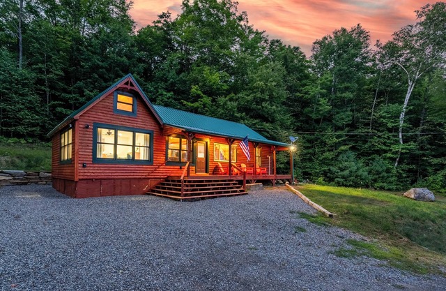 Huck’s Hideaway – Near Rangeley Lakes & Trails