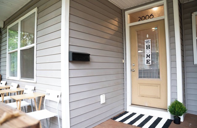 Huge 3BD 3.5BA townhome in Bryd Park with Patio!