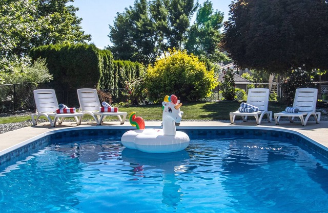 Huge 5BDR home with full kitchen, private pool, hot tub,game & theater room