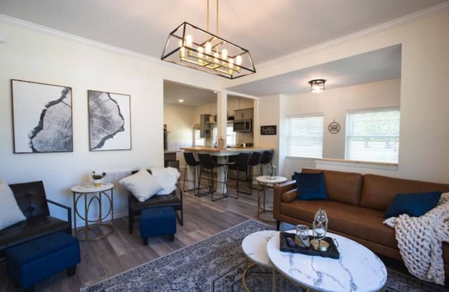 Huge Main Bedroom with En-suite Close proximity to Rose Hulman
