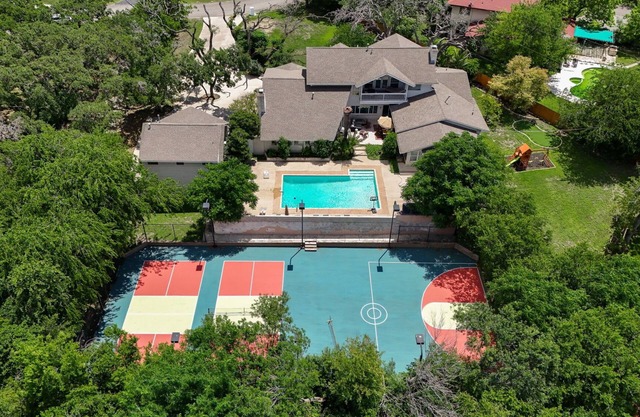 Huge Pickleball Mansion~Sleeps 26~Pool & Hot Tub