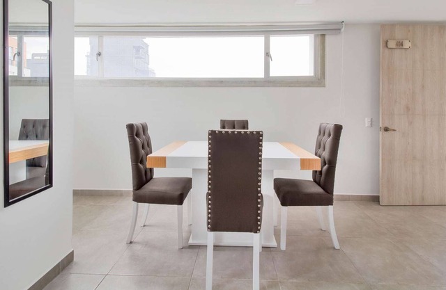 Huge Studio in a brand new building in Parque Poblado AC, Security, Can have guests.