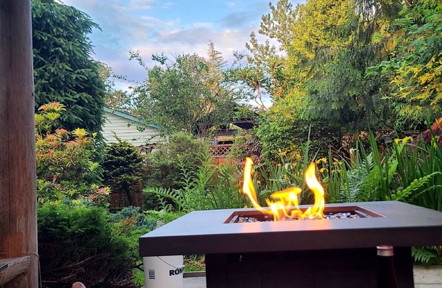 Humble suite with separate entrance. Hot Tub and Firepit included.