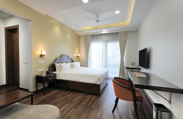 HYDEWEST INDIA Astor Suite 3 Bedroom Luxury Serviced Residences Apartment