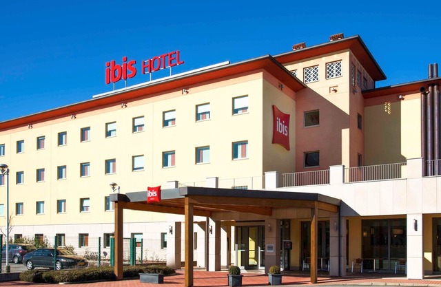 ibis Como