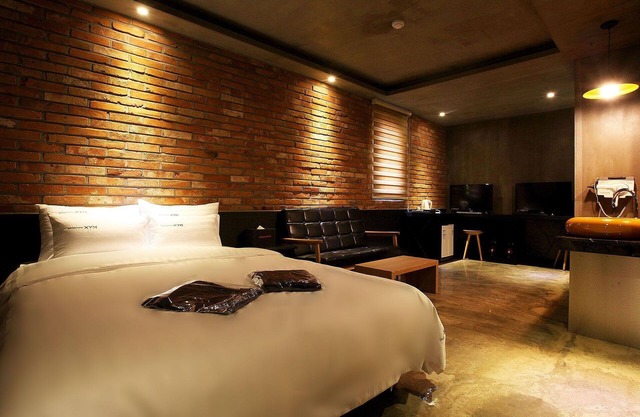 Icheon Boutique XYM