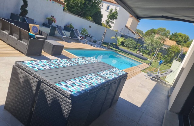 Idéalement Située, Location Villa Moderne 6 Personnes Avec Piscine