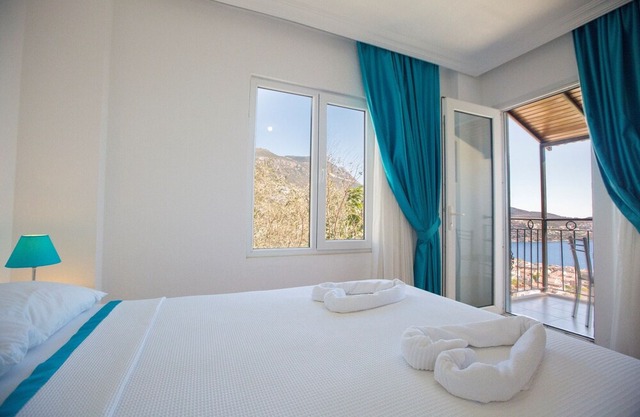 Ideal 6 Bedroom Villa for Large Families/Groups, with Large Infinity Pool & View