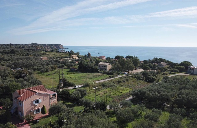 Ideal for families! Apartment with garden at the beach, wifi | Prassoudi, Corfu