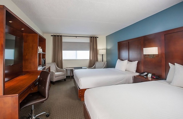 Ideal Mix of Comfort and Value! 3 Relaxing Units, Outdoor Pool, Free Parking