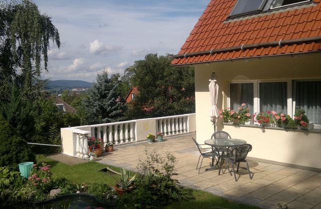Ideal starting point for all holiday activities in resin, in a quiet central location